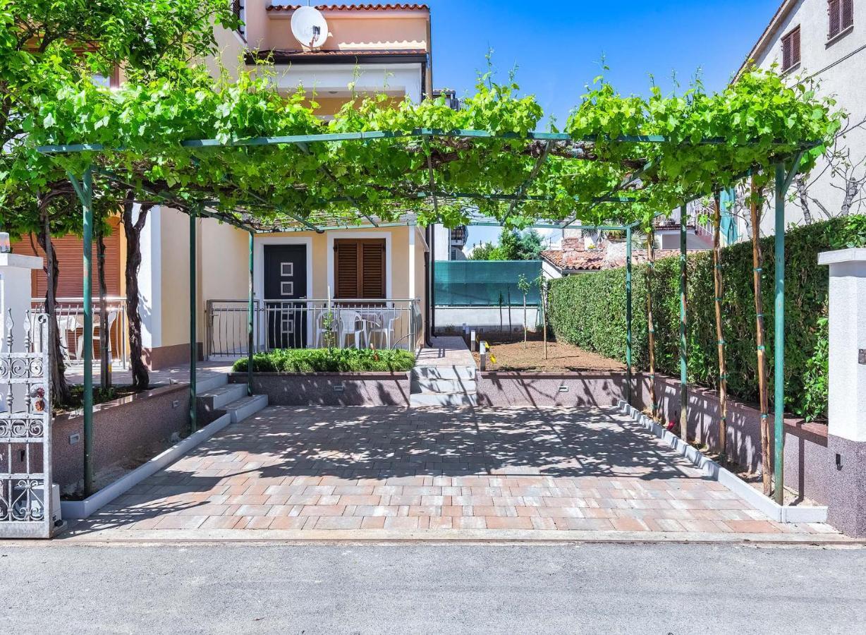 Rino Appartamento Porec Esterno foto
