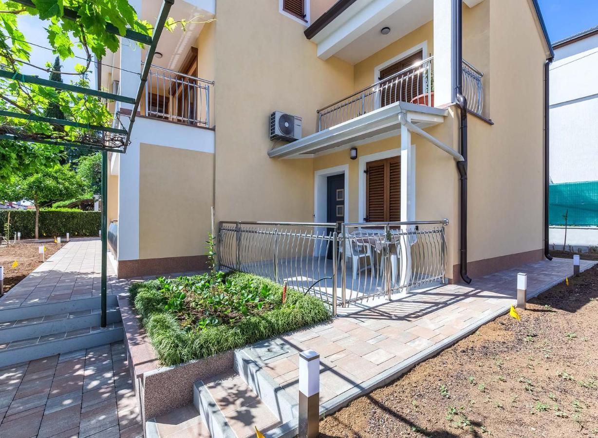 Rino Appartamento Porec Esterno foto