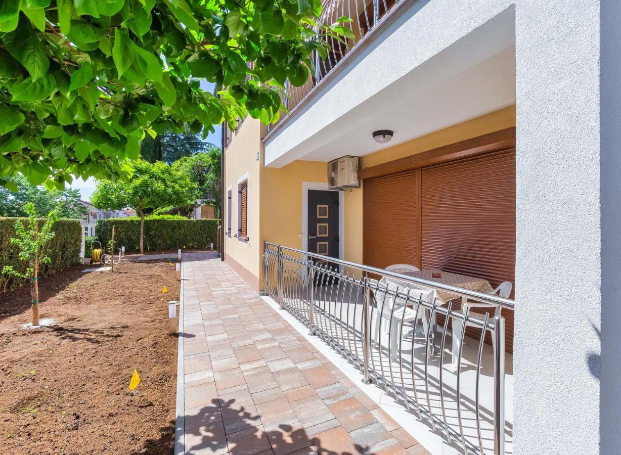 Rino Appartamento Porec Esterno foto