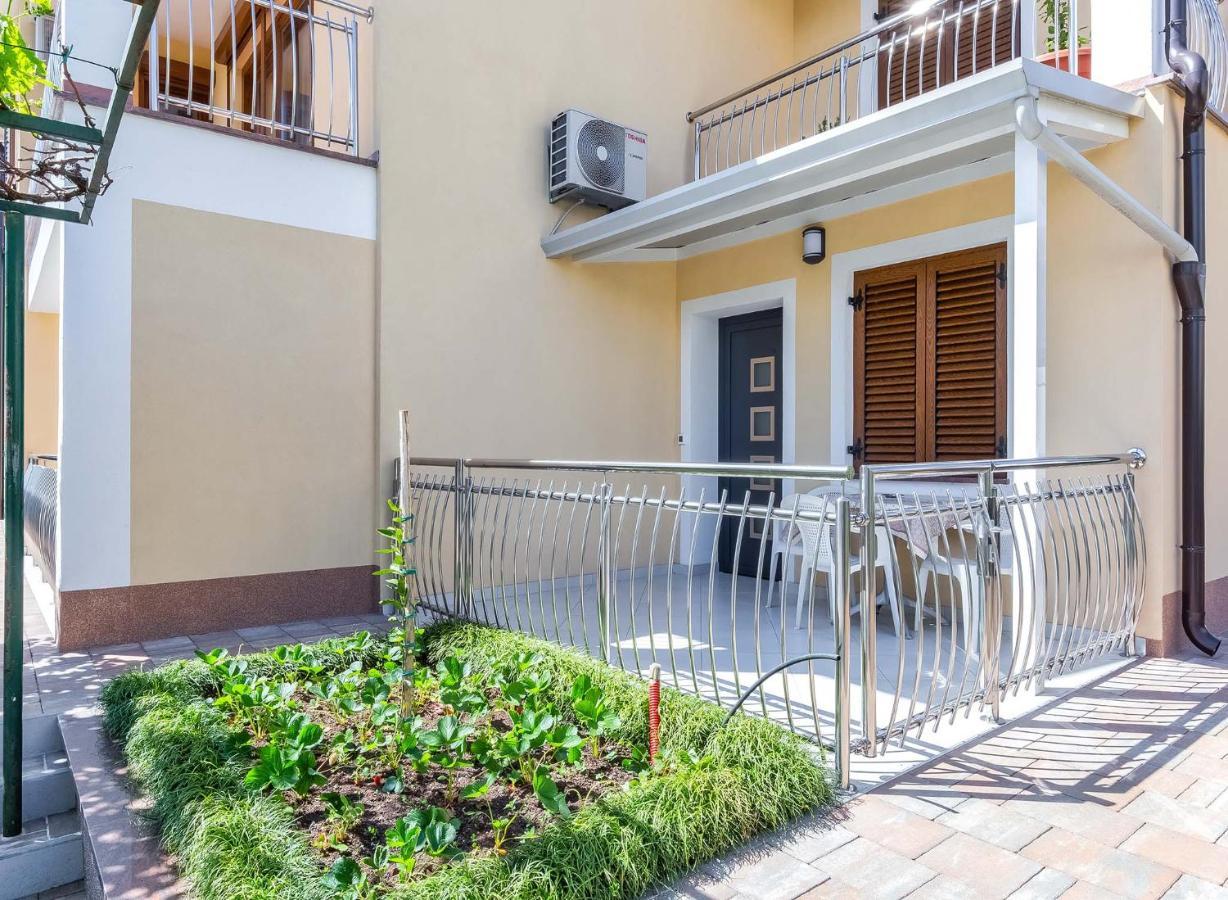 Rino Appartamento Porec Esterno foto