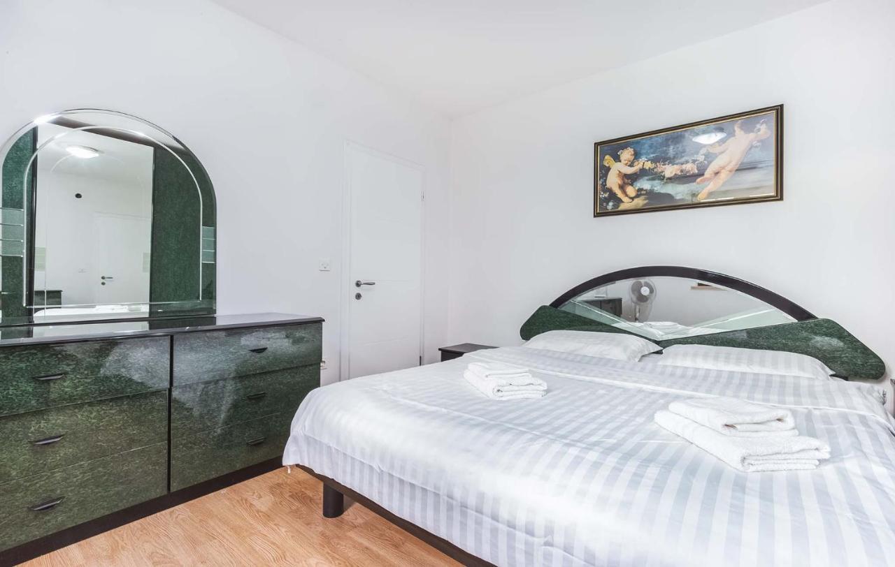 Rino Appartamento Porec Esterno foto